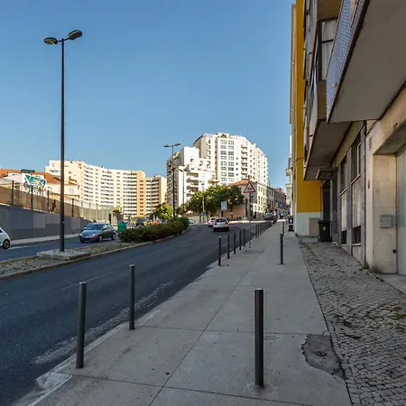 Campolide 2br Flat Lägenhet