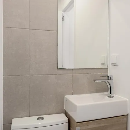 Campolide 2br Flat *