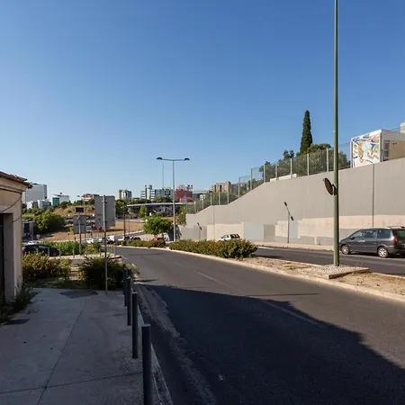 Apartment Campolide 2br Flat Lisbon
