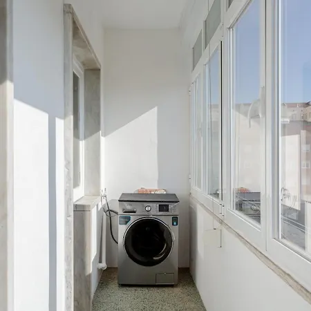 Campolide 2br Flat Lisbon