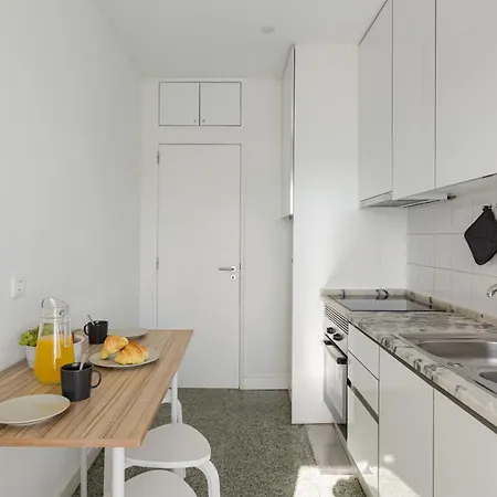 Campolide 2br Flat アパート リスボン