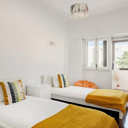 Campolide 2br Flat * Lizbona