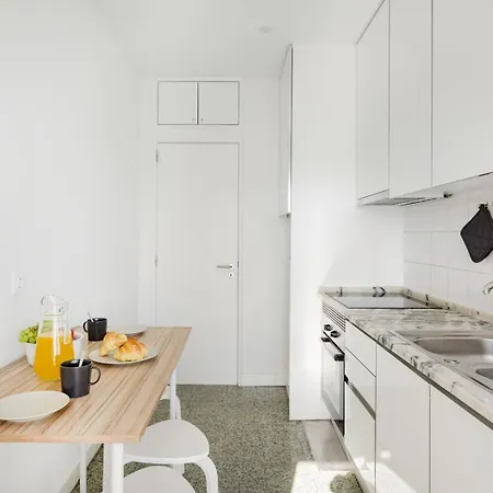 Apartment Campolide 2br Flat *