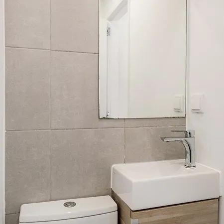Campolide 2br Flat *